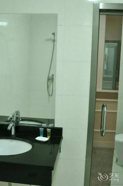 Dalian Yijia Business Hotel