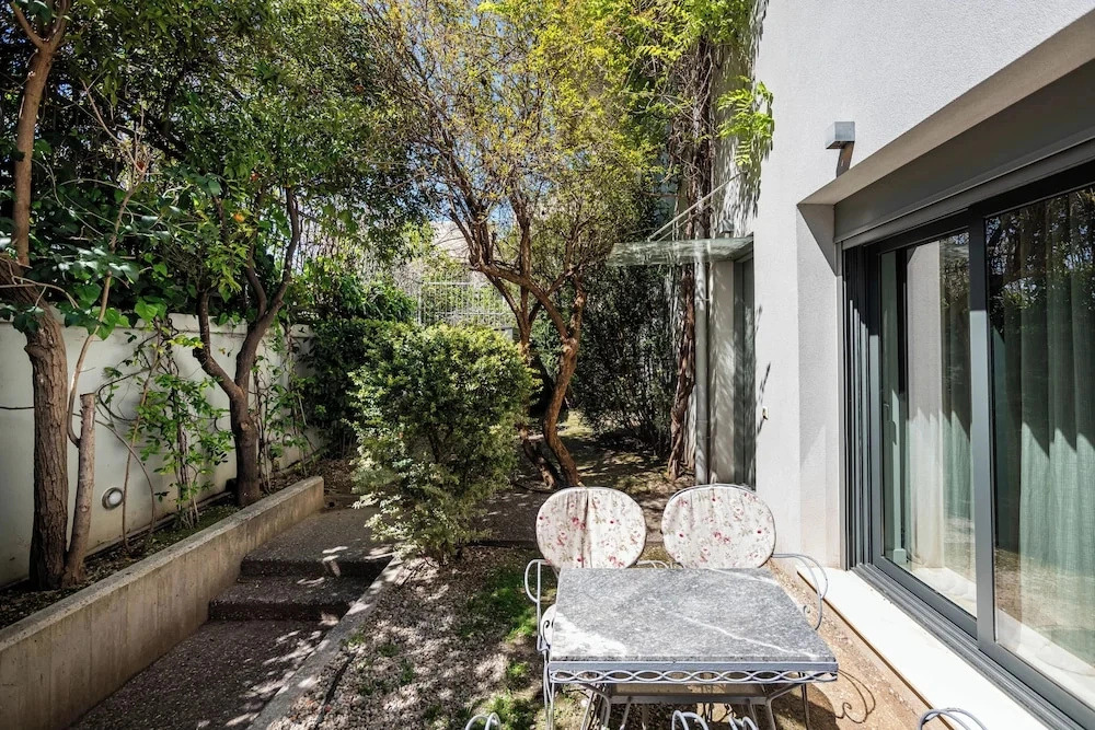 Rare Koukaki garden flat near Acropolis