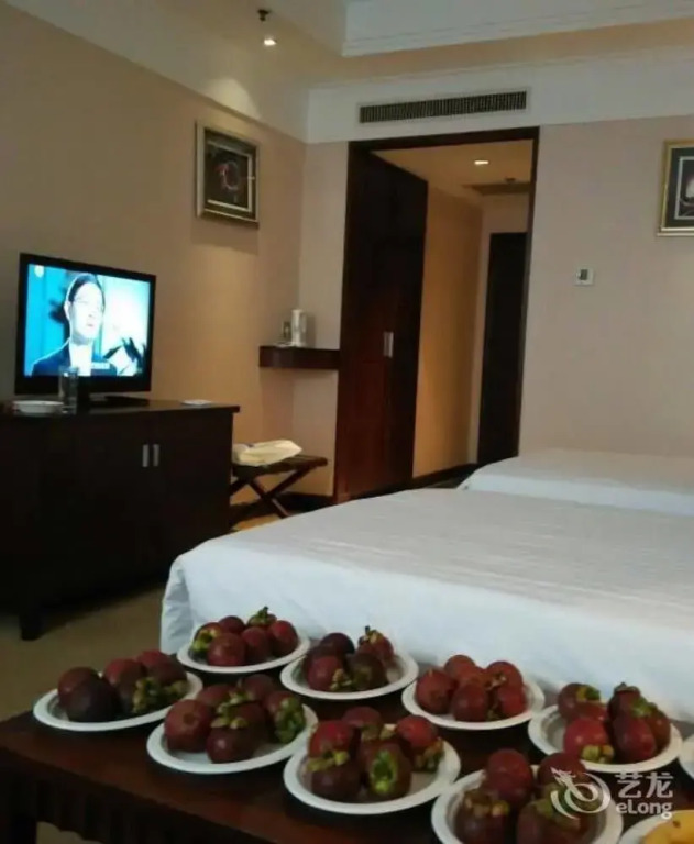 Beijing Xixi Friendship Hotel is located on Xidan Commercial Street and close to Tiananmen Square and the Forbidden City