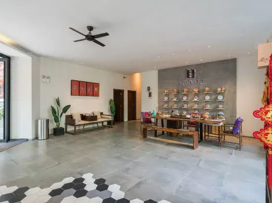 Manya Hotel