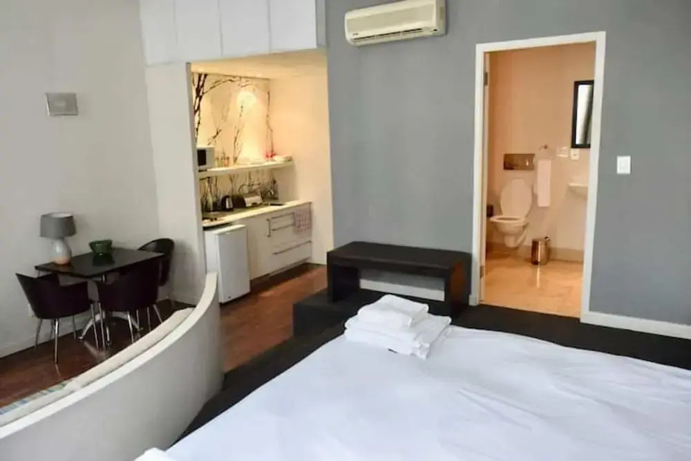 1 Bedroom Apartment With Roof Top Views