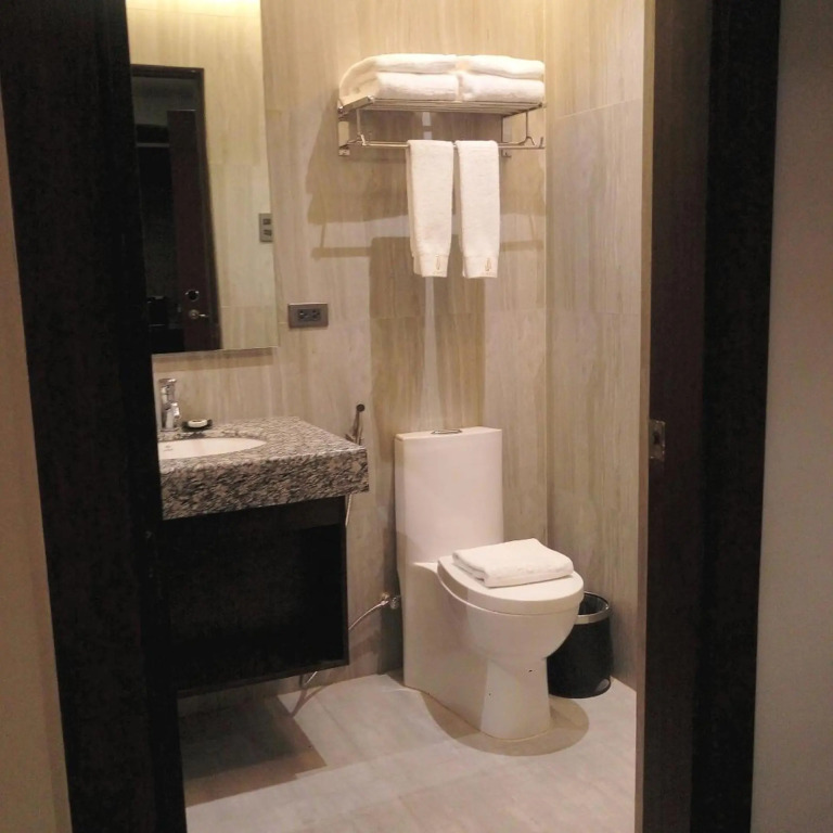 J7 Plaza Hotel