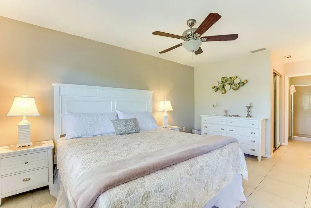 7 Mi to Beach: Condo w/ Pool Access in Bradenton!