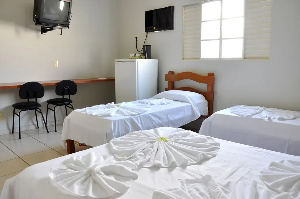 Hotel Carolina 2 - próximo a Universidade de Uberaba uniube - ao Aeroporto Fórum De uberaba - hospital Mario Palmeirio ao Hospital São Marcos e hospital Regional