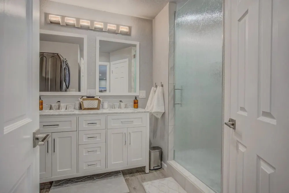 Verdant Oasisluxury, Traveler's Home W/hottub!