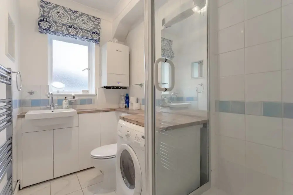 2 Bedroom Flat With Balcony In Chelsea