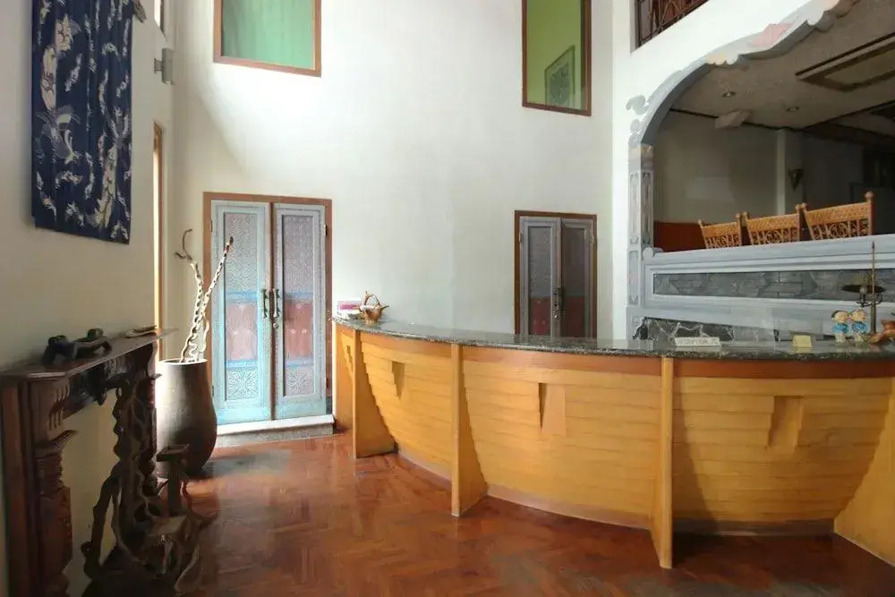 Airy Darmo Khairil Anwar 10 Surabaya