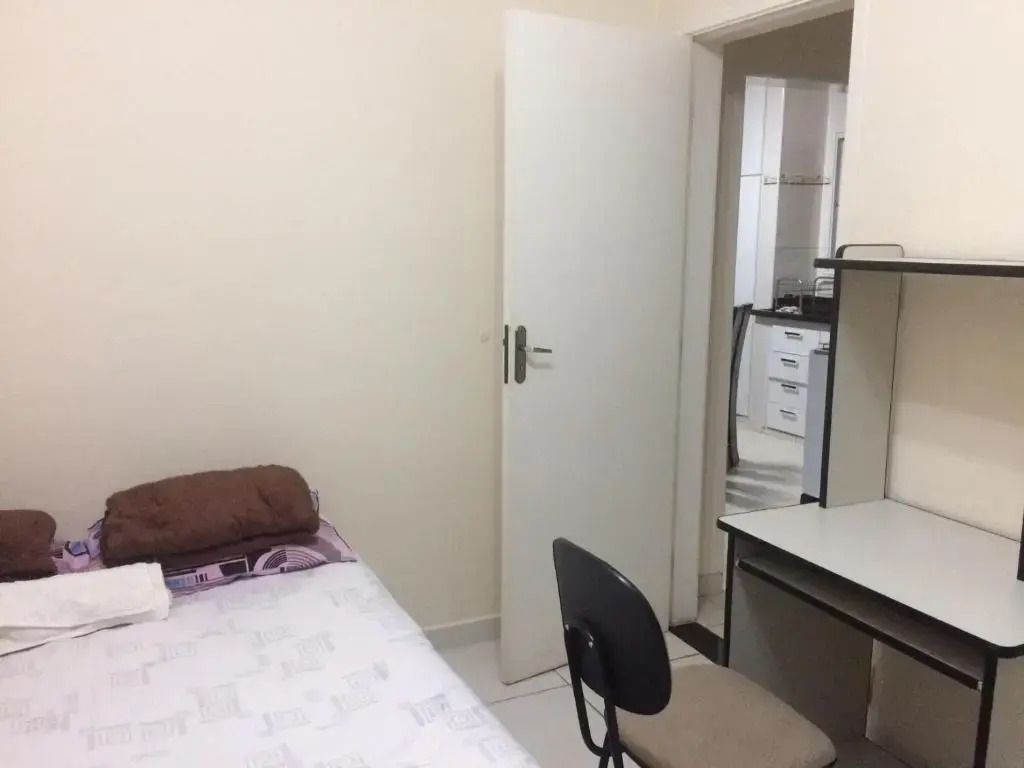 Casa Familiar em Campinas com 2 Quartos, 1 banheiro, 1 vaga para carro