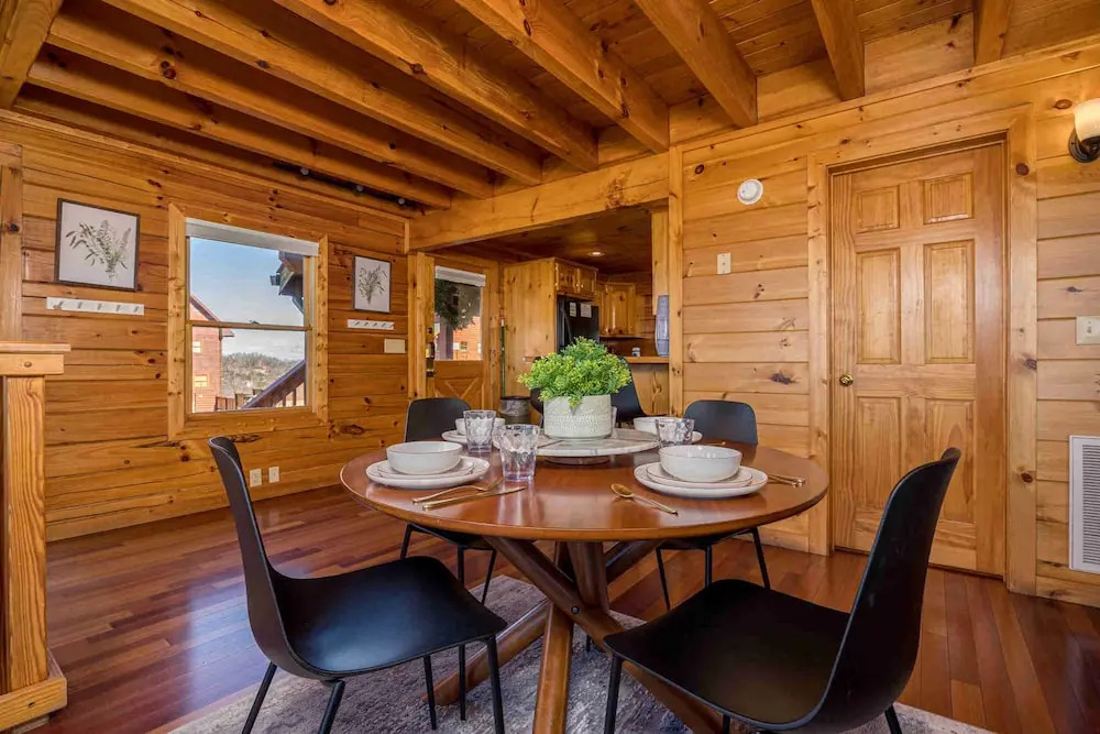 Upscale Cabin Stunning Views Hot Tub Game Room