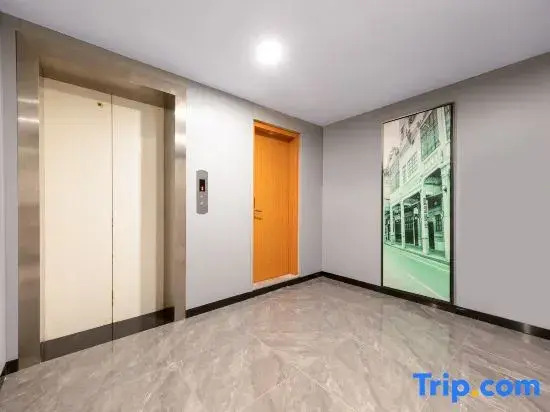 Xana Lite Hotel (Guangzhou Bai'etan Art Center Huadiwan Subway Station Branch)