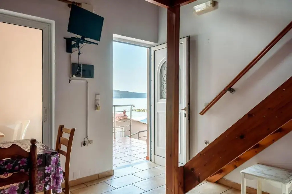 Apartment4 50 metres from THE Sea 'NEW LISTING'