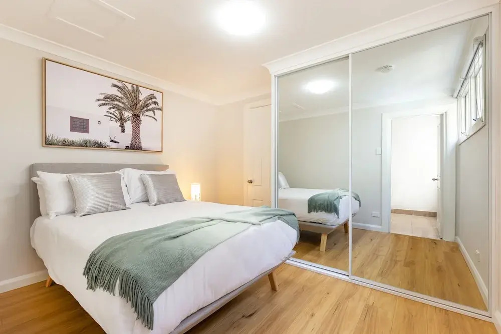 Ultimo 1 bed. furnished house w parking