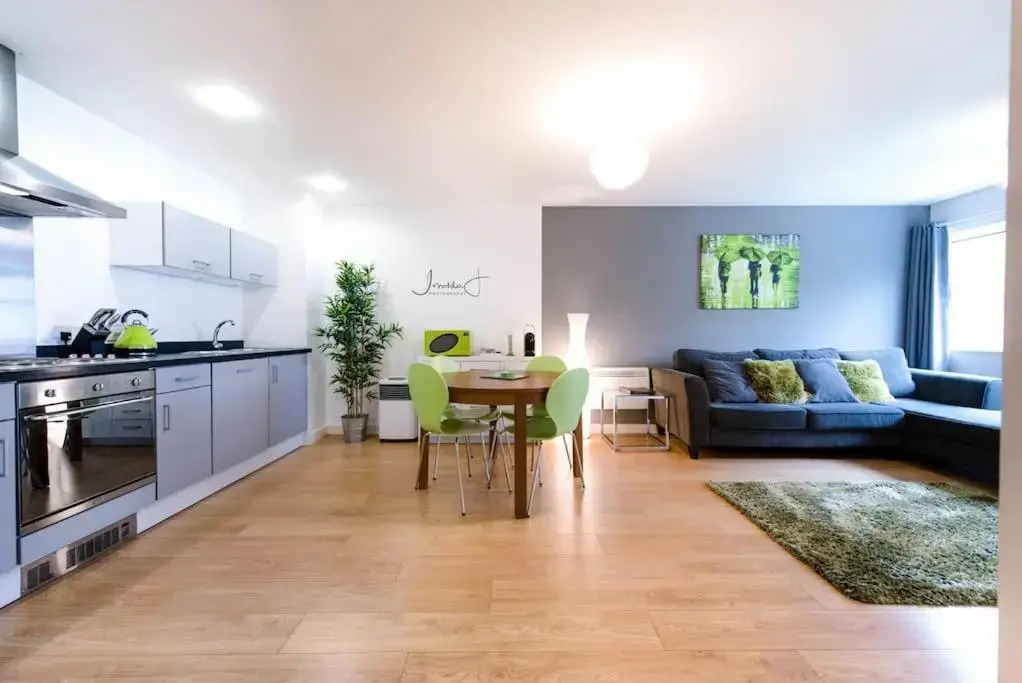 *AH4U* 2-Bed Apartment