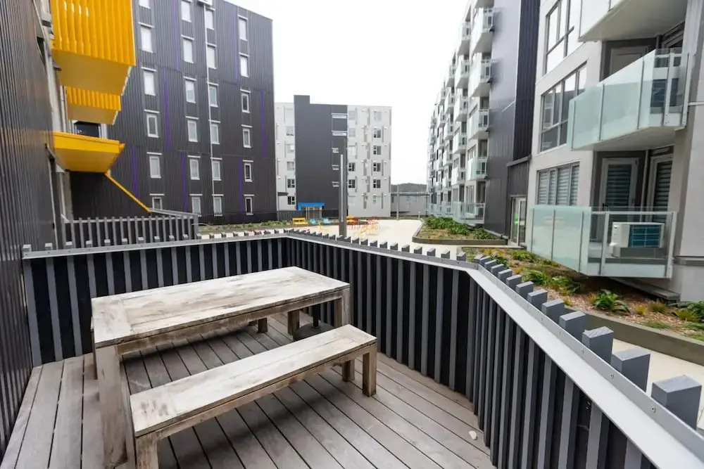 Large Four Bdr Apartment - Walk to Mall/stadium