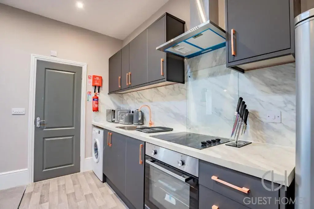 Worcester 1 Bed Apartment With Private Entrance