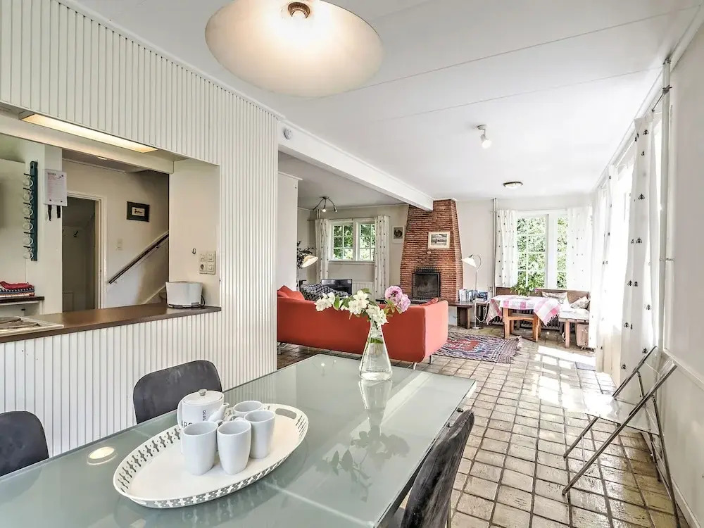 Lovely Chalet near Sea in Oostvoorne