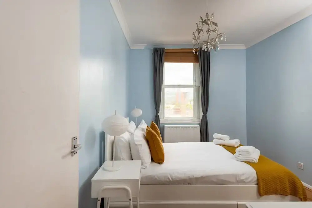 Wonderful 1BR Flat Fits 4 Guests - Newington