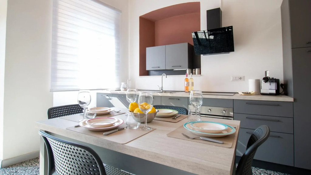 Welcomely - Xenia Boutique House With Garden