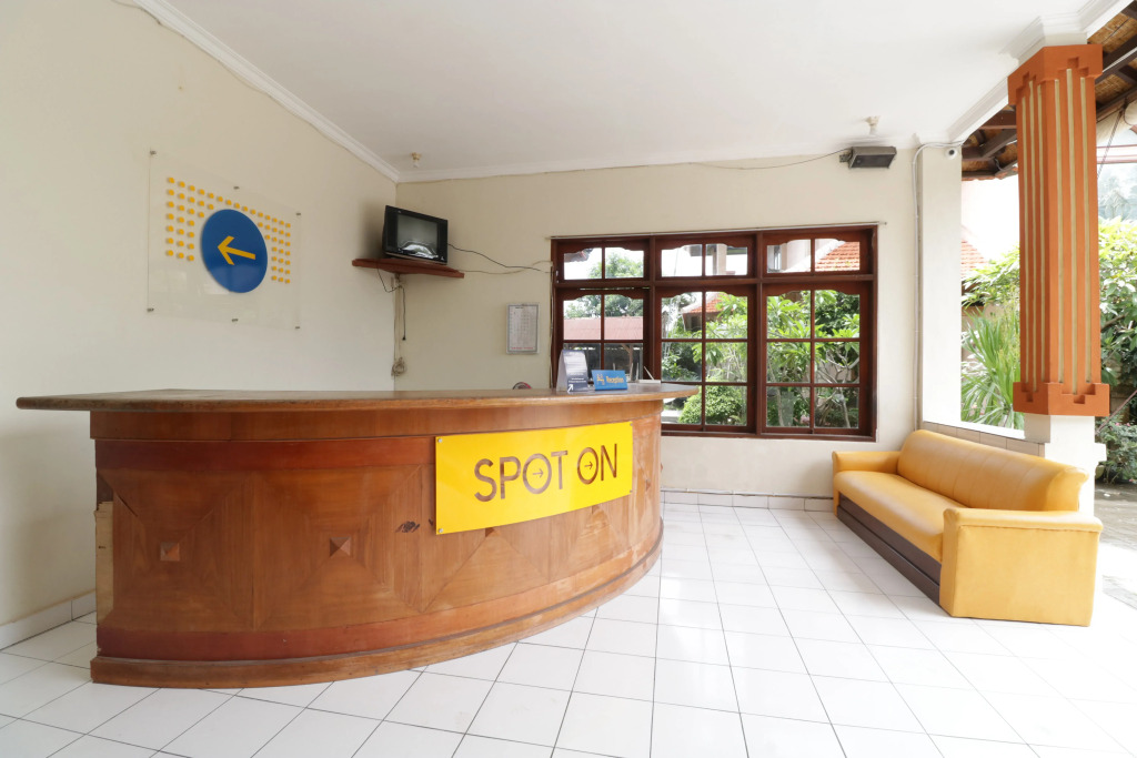 SPOT ON 2426 Hotel Aget Jaya Ii