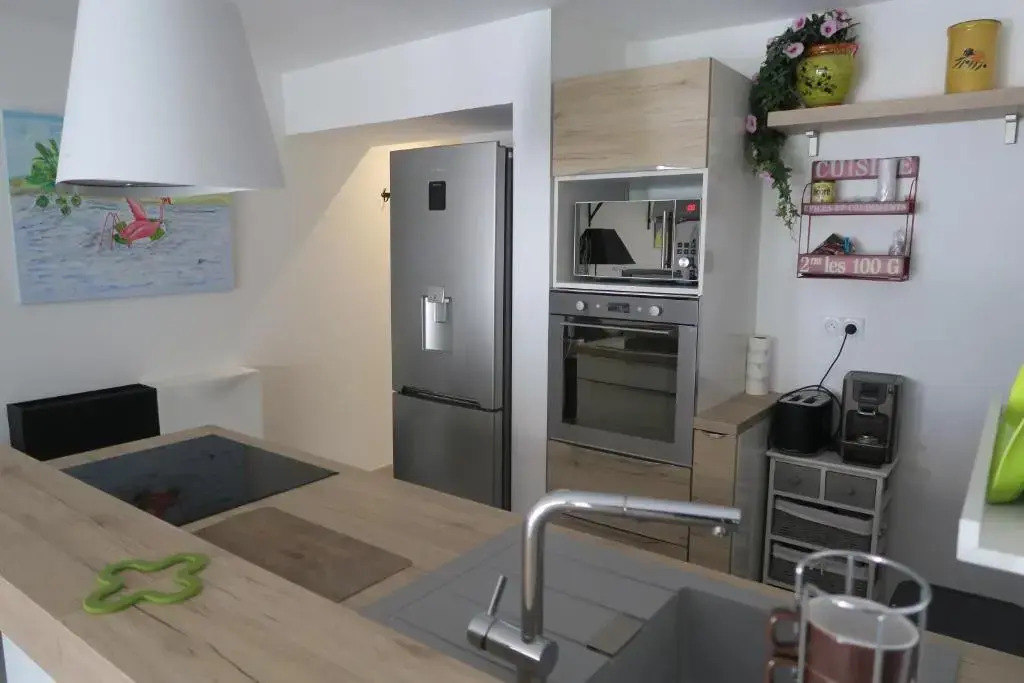 Appartement de standing avec belle terrasse 100m plages