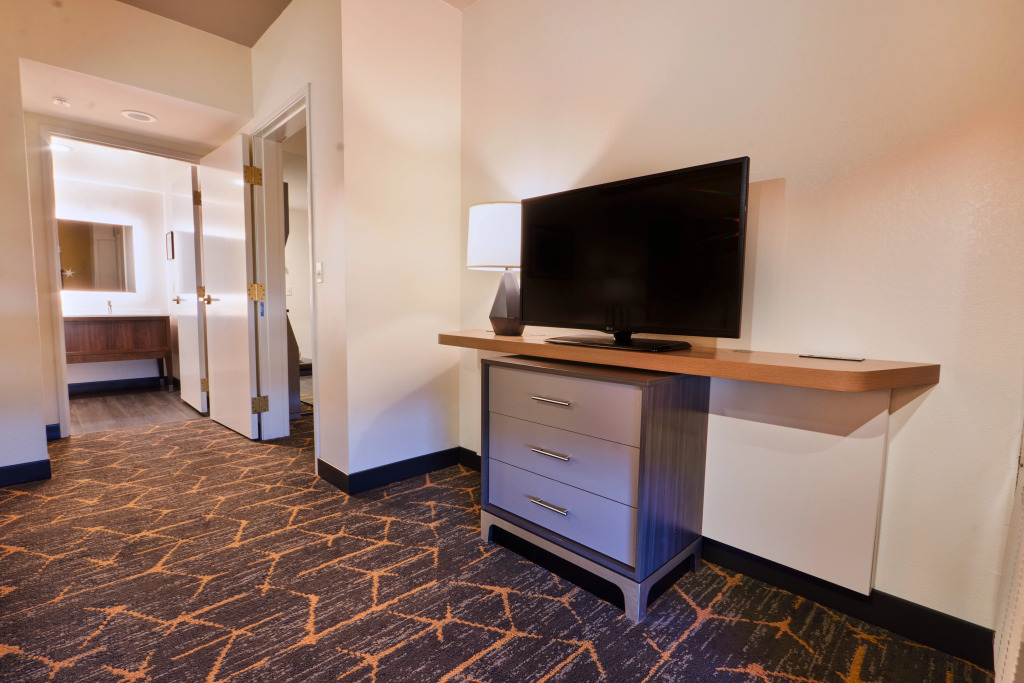 Holiday Inn & Suites Oakland - Airport by IHG