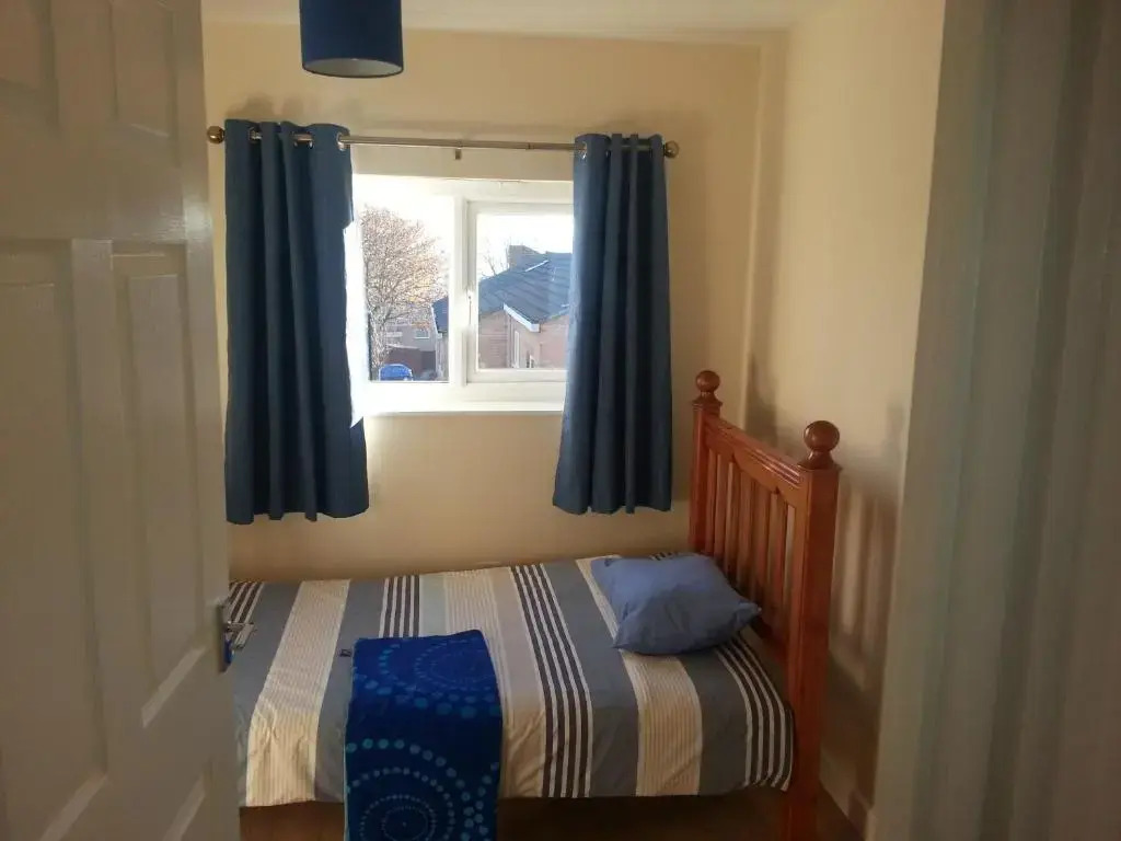 House - Sleeps 5 - Pets Ok - Parking - Garden