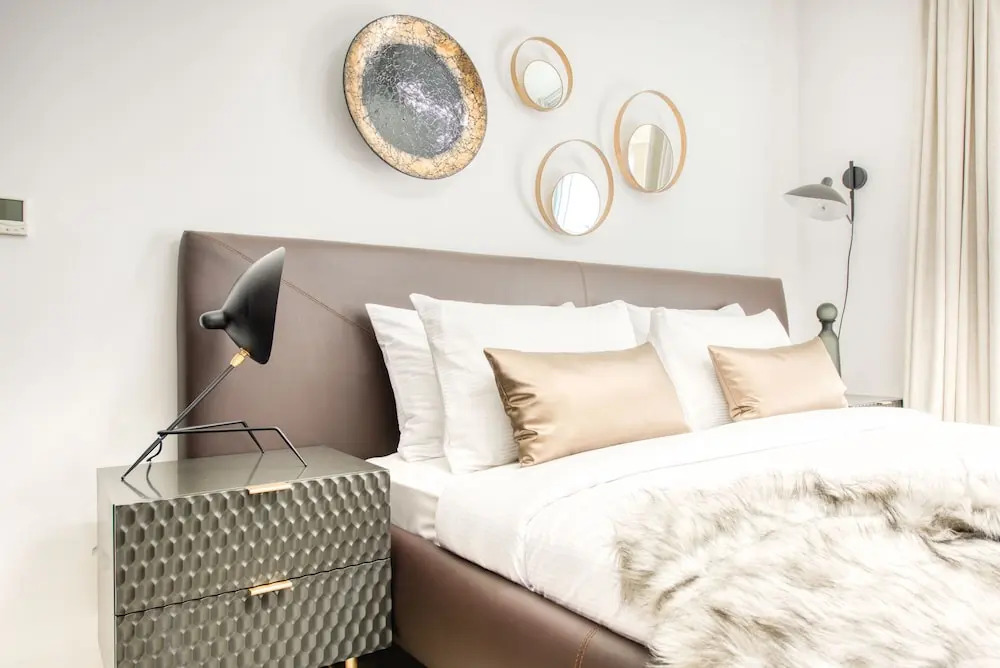 Maison Privee - Radiant Urban Retreat with Iconic Burj Khalifa Vws