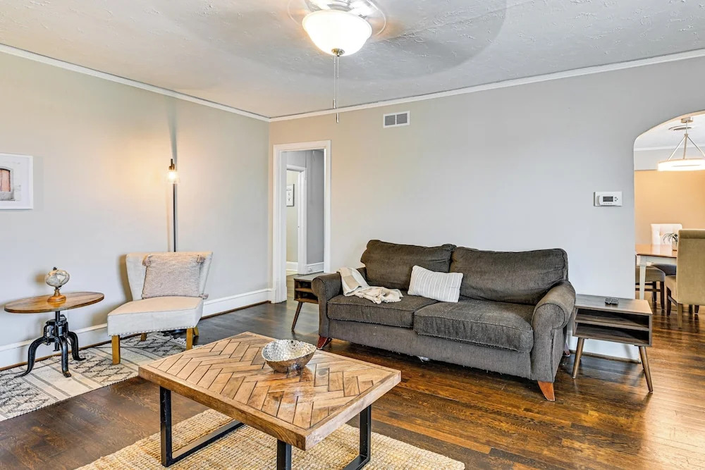 Charlotte Home 2 Mi to Center City: Free Parking