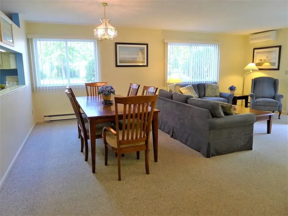 10 Gray - 2 Bedroom Condo