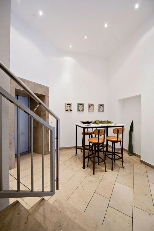 Devin Art Hotel