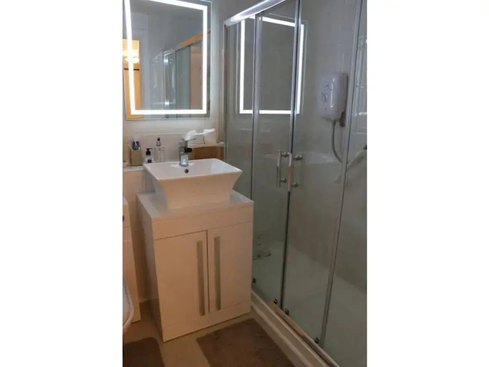 Contemporary Apartment off Queensferry Road