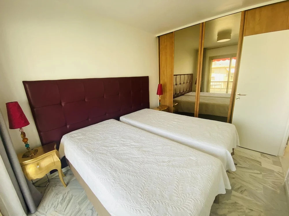Stylish one Bedroom Apartment in Central Cannes Just off the Croisette and Near Beaches - 680