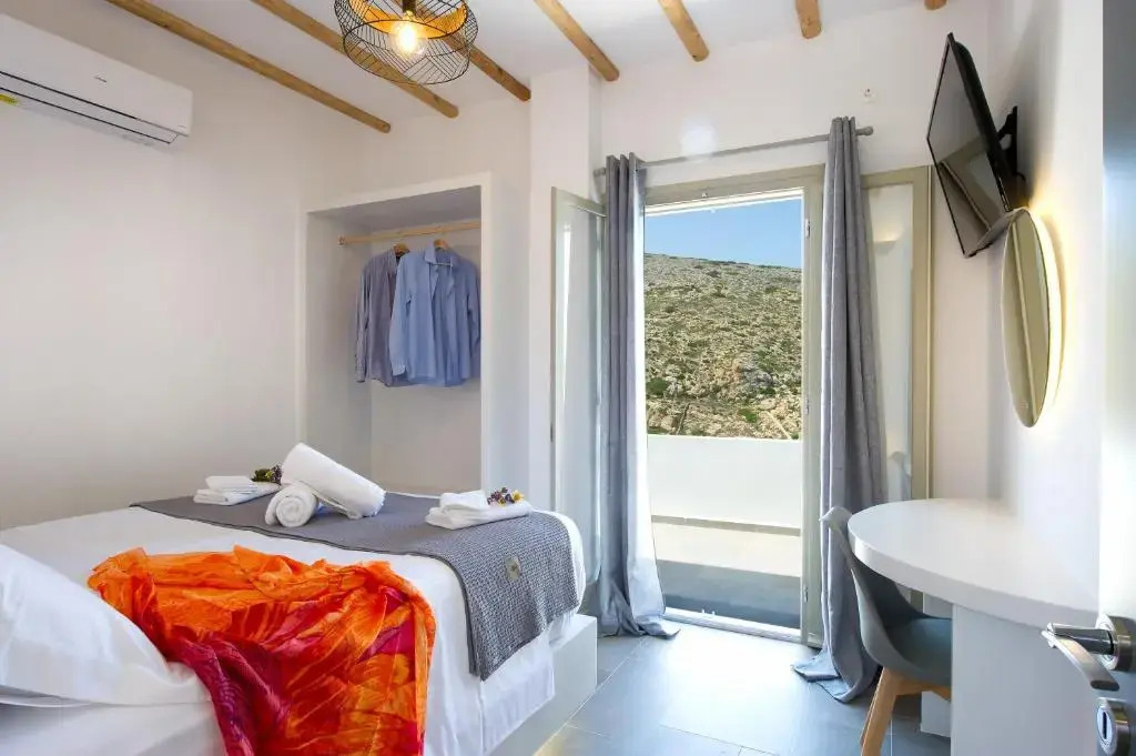 Droufakos’ home, Lux seafront apartment w. View