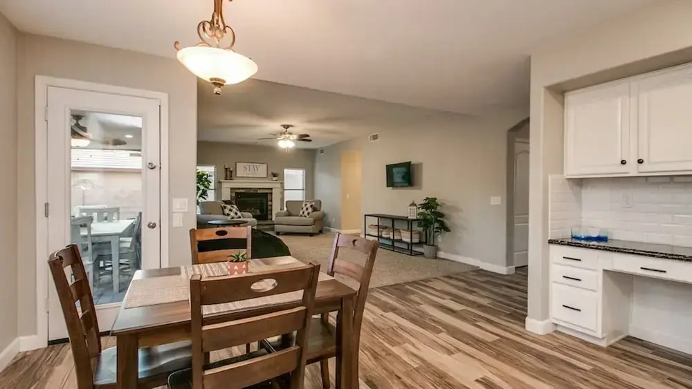 Massive 5 Bdrm Getaway W/pool, Hot Tub, Game Room!