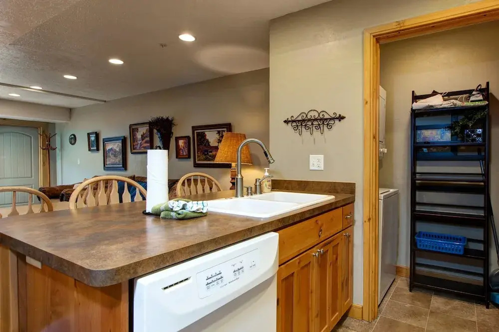 2BR Empire House Condo by RedAwning