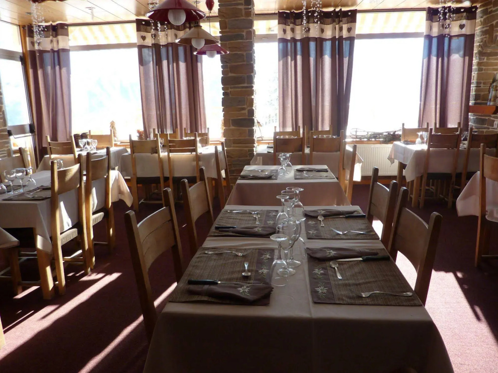 Hotels Les Catrems & Le Montagnou