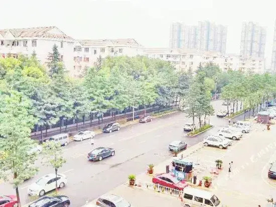 Elong ME Hotel (Wuhan Business School)