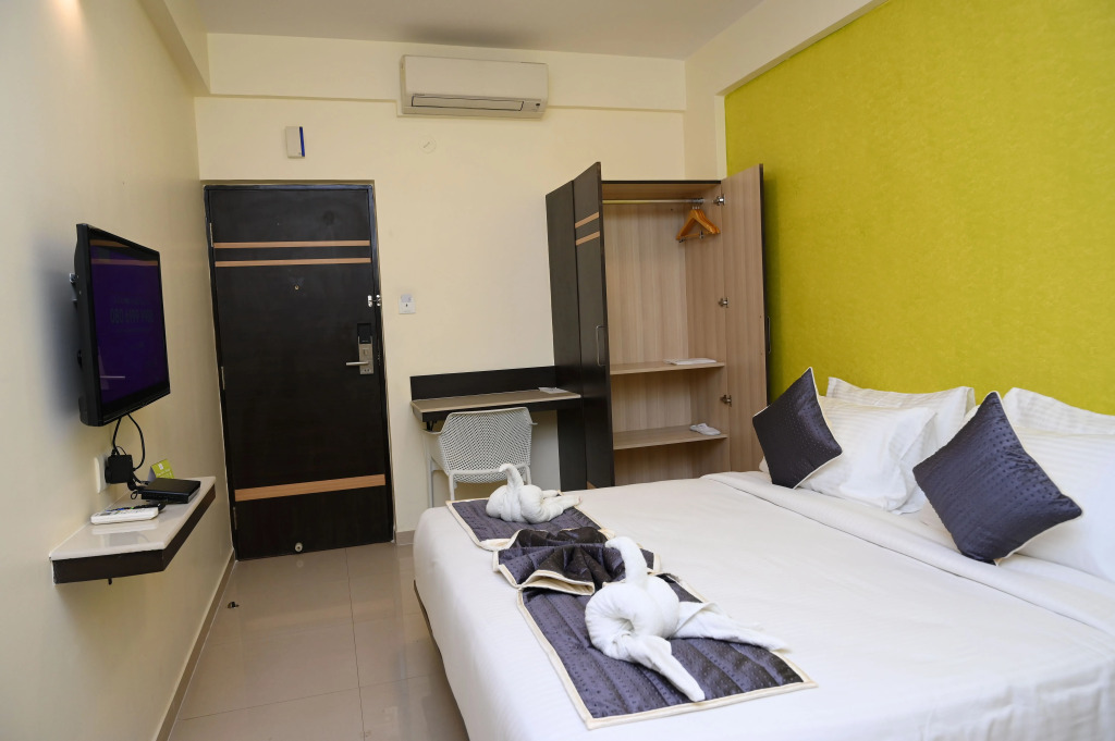 RAJKIYAM - A Business Hotel