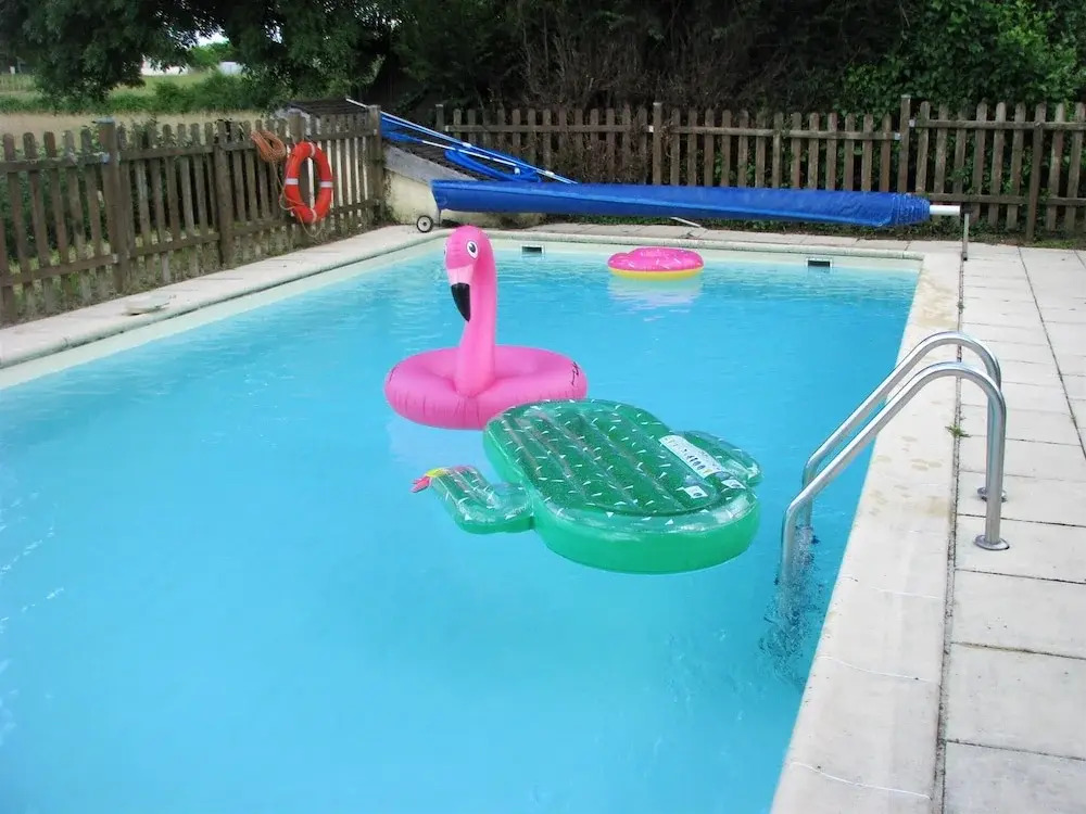House With 3 Bedrooms in Issac, With Shared Pool and Furnished Garden