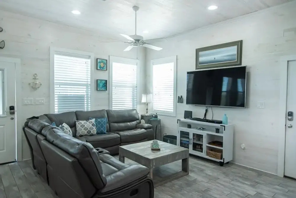 Good Times and Tan Lines - 4 Br home