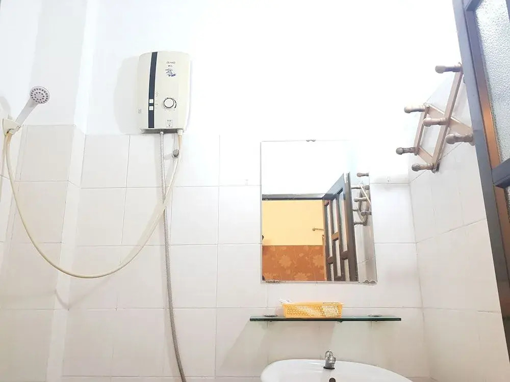 Oyo 682 Long Son Hotel