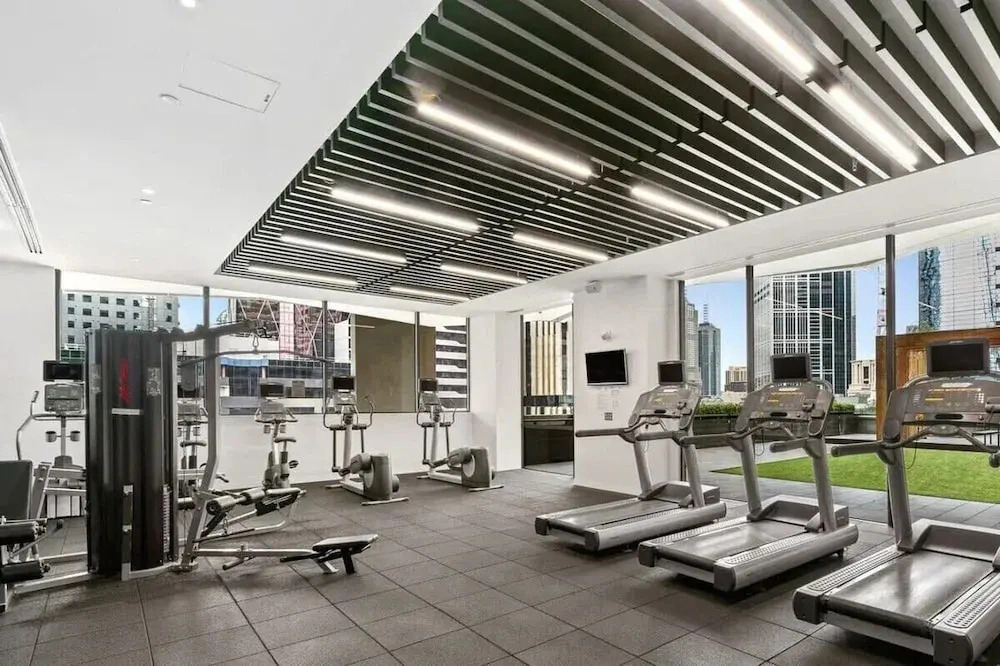 A Lovely 2BR Apt Near Victoria Market, City Views