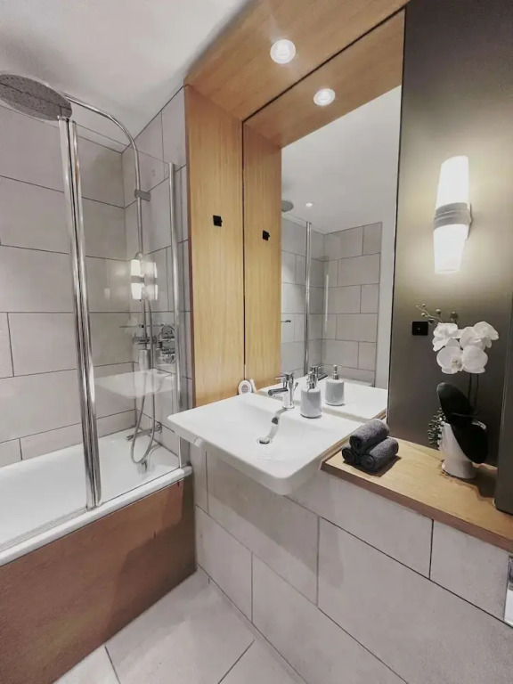 London Apartment Oasis - Close to City Center