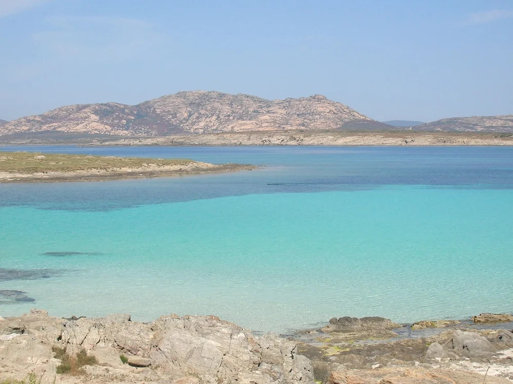 Modern 1 bed Apartment Sleep 3 sea View Only 700mt From sea