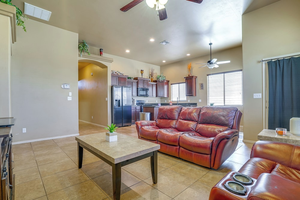 Pet-friendly Getaway w/ Mtn Views in Las Cruces!