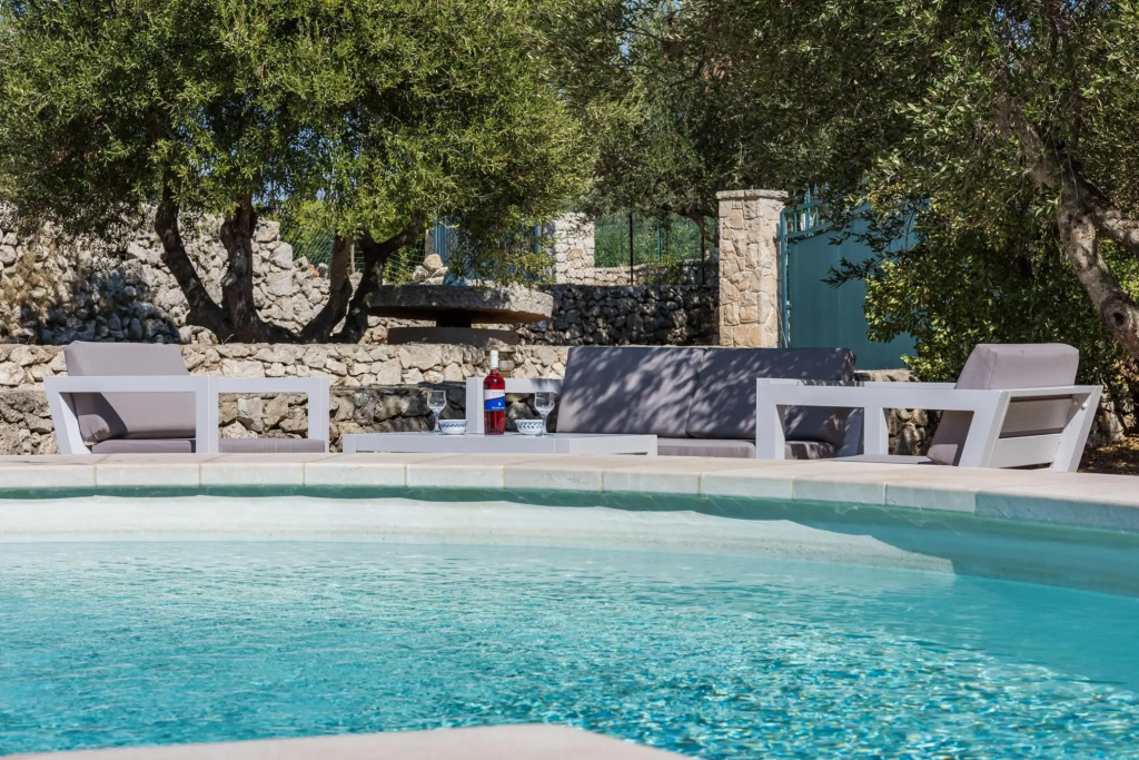Beautiful Seaside Villa with Pool