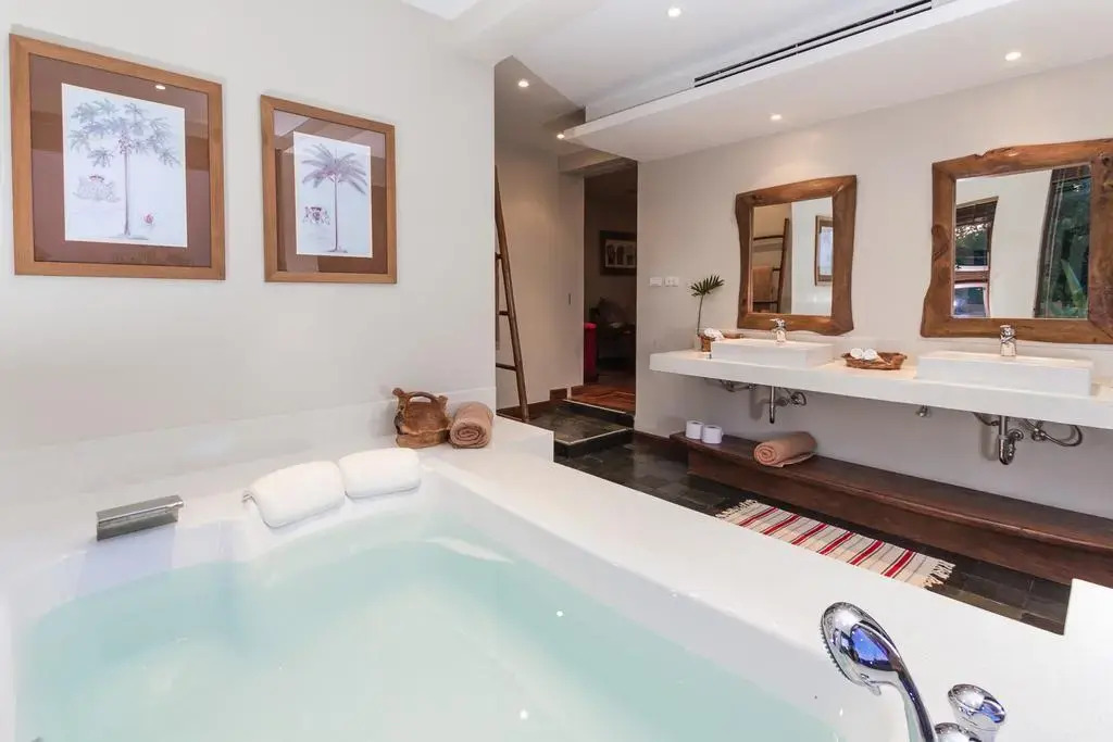 Nam Bo villa by Lofty
