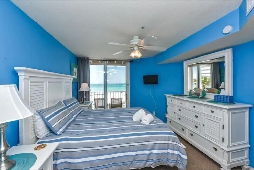Gulf Breeze B 2 Bedroom Condo by RedAwning
