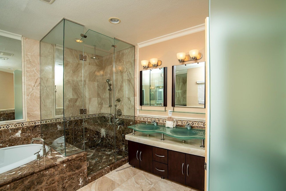 Luxury Golf Course Retreat on Hogan