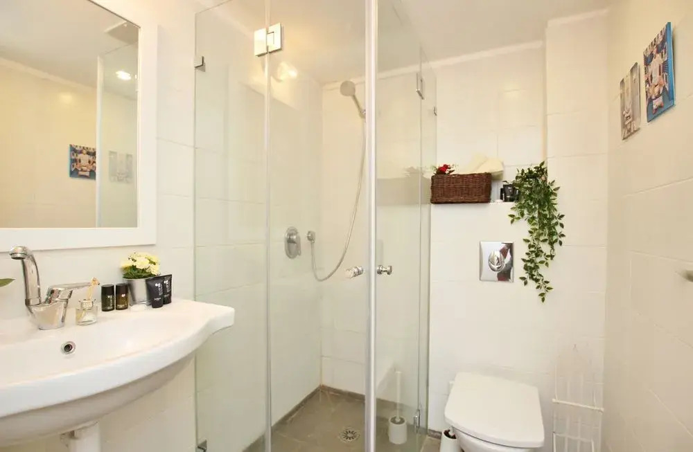 Amazing 3 Bedroom Garden Apartment near Gordon Beach
